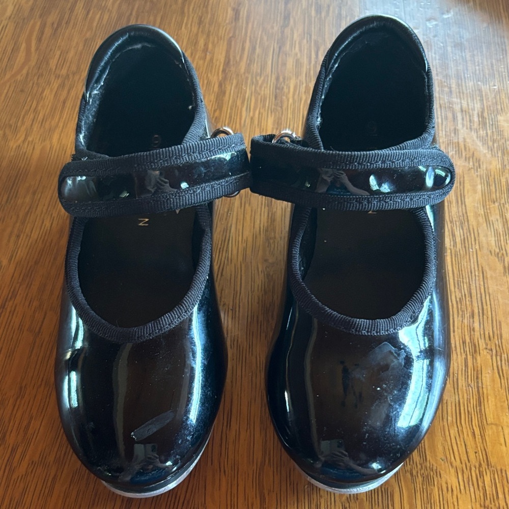Danskin Shiny Black youth tap shoes